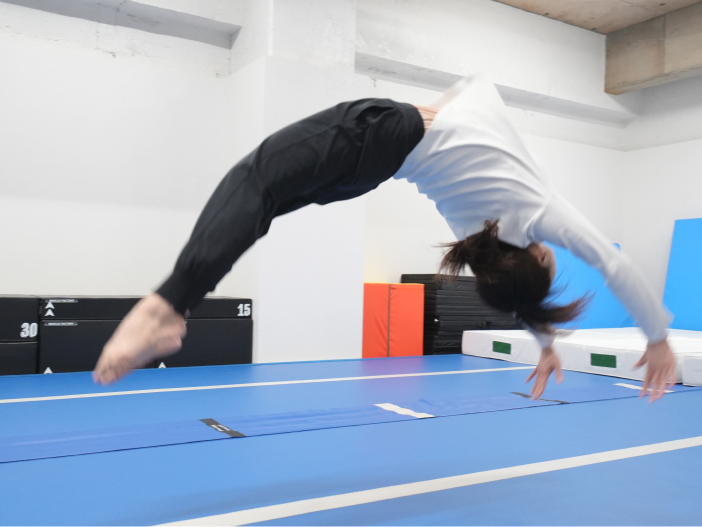 アクロバット - 東京のバク転・パルクール教室 W NIHONBASHI（ダブル